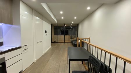 Split floor North facing 2 Bedroom Apartment in Waterloo near Zetland - Photo 4