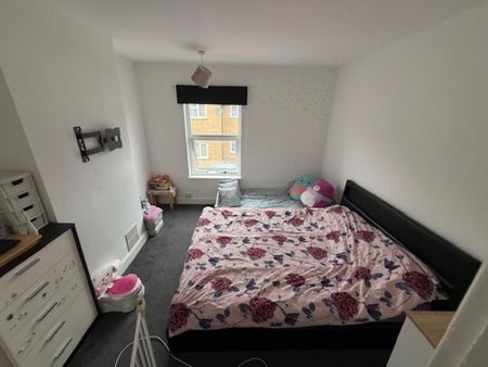 3 bedroom terraced house to rent - Photo 3