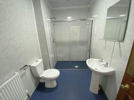 3 bedroom flat to rent - Photo 5