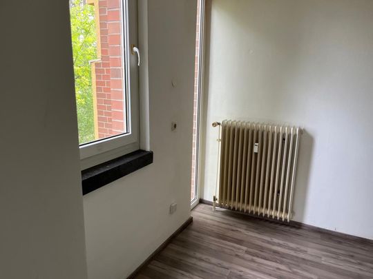 Helle Zwei-Zimmerwohnung im 1. OG ist ab sofort bezugsfrei! - Photo 1