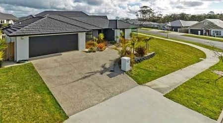 Spacious 4 Bedroom Home in Silverdale for Rent - Photo 3