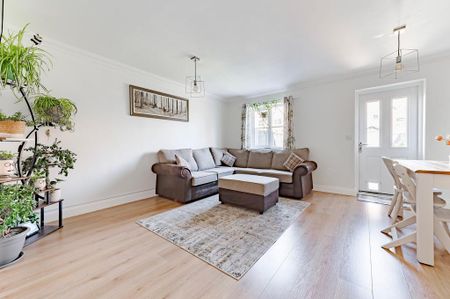 3 bedroom end of terrace house to rent - Photo 2