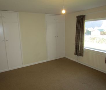 3 bed Bungalow - To Let - Photo 6