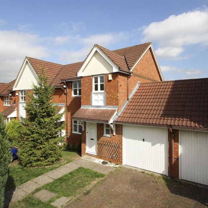 3 bedroom end of terrace house to rent - Photo 1