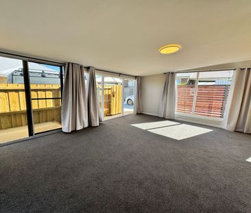 Sunny & Spacious Living in a Convenient Location - Photo 2