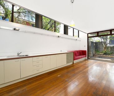 Stylish & Spacious Terrace in Prime Newtown Location - Photo 2