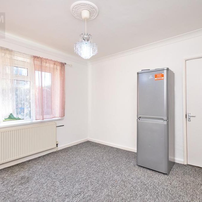 5 bedroom semi-detached house to rent - Photo 1