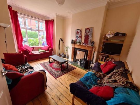 1 bedroom in a house share to rent - Photo 1