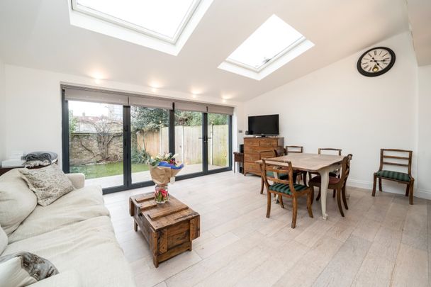 Uxbridge Road, Shepherds Bush, W12, London - Photo 1