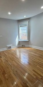 Beautiful Leslieville/Film District 2 Bdrm Renovated Suite for Rent - Photo 4