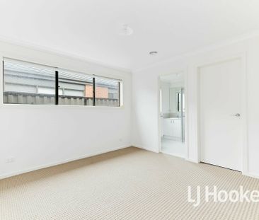 Neat & Modern Townhouse! - Photo 6