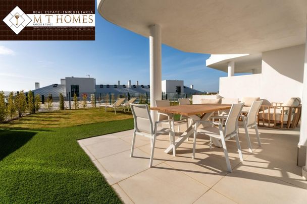 Apartamento planta baja en alquiler en Carvajal, Fuengirola - Photo 1