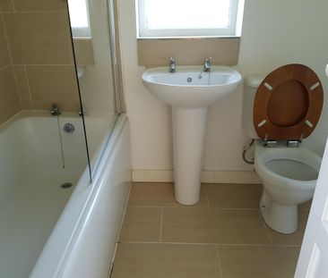 2 bedroom semi-detached house to rent - Photo 2