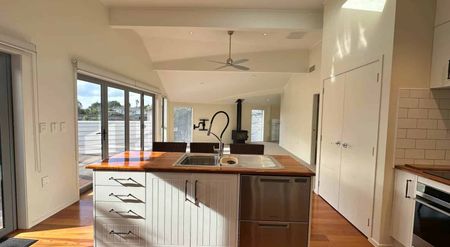 Two bedroom plus a study in Sunnyhills - Photo 4