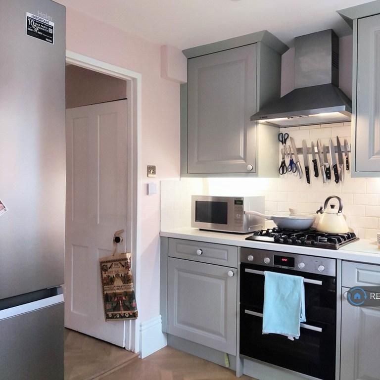 1 bedroom in a house share to rent - Photo 1