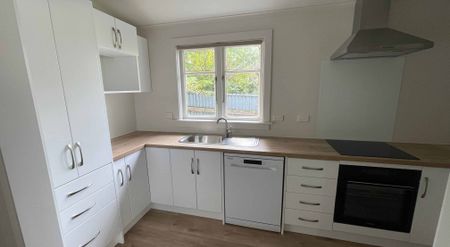 Two Bedroom Modern - Close to Hospital - Photo 3