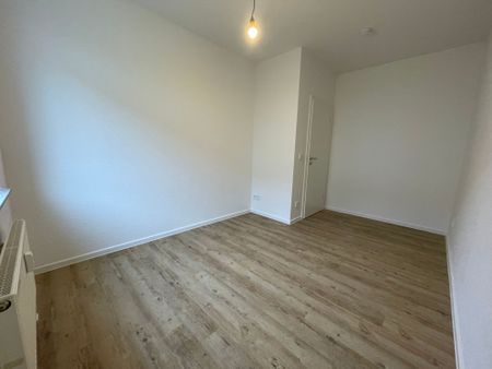 *sanierte Balkonwohnung*Tageslichtbad*Erdgeschoss* - Photo 4