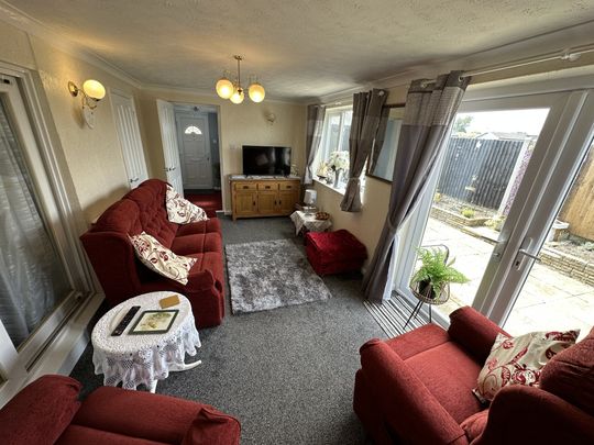 The Glebe, Great Yarmouth, Hemsby - Photo 1