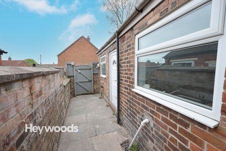 2 bed terraced house to rent in Mars Street, Stoke-on-Trent, Staffordshire - Photo 4