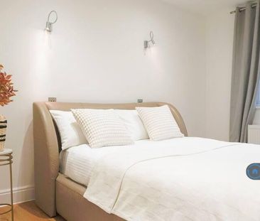 4 bedroom semi-detached house to rent - Photo 3