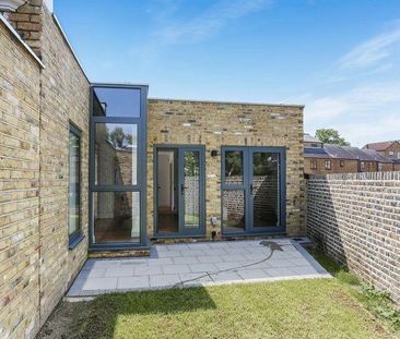 3 bedroom semi-detached house to rent - Photo 2