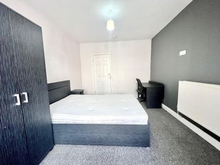 4 bedroom terraced house to rent - Photo 4