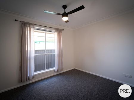 FRESHLY RENOVATED COMFORTABLE HOME - Photo 4