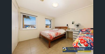 IMMACULATE UNIT - WALK ACROSS ROAD TO MONASH HOSPITAL - Photo 5