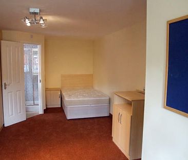 6 bedroom house share for rent in The Lodge, Post Grad Students only, from £150 per week in Harborne, B17 - Photo 4