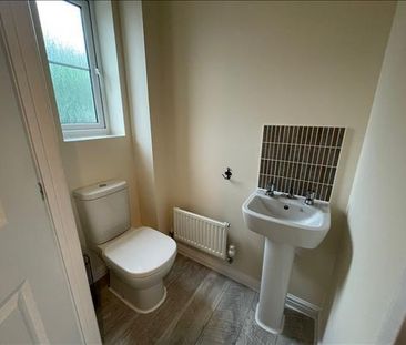 3 bedroom semi-detached house to rent - Photo 2