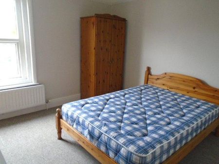 5 bedroom semi-detached house to rent - Photo 4