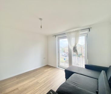 2 bedroom flat to rent - Photo 2