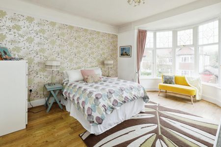 5 bedroom House To Let - Photo 3