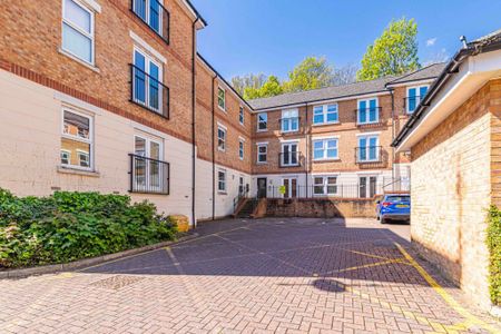 2 bed Flat for rent - Photo 5