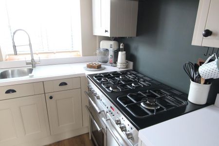 2 bedroom end of terrace house to rent - Photo 4