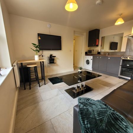 2 Bedrooms, 14 Willowbank Mews Flat 4 – Student Accommodation Coventry - Photo 3