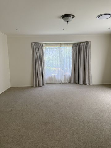 Immaculate Family Home for Rent – Flat Bush - Photo 2