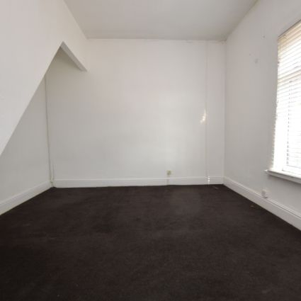 3 Bedroom Terraced House - Photo 1