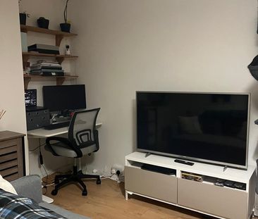 Room in a Shared Flat, Neasden Lane, NW10 - Photo 1