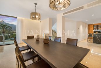 Stunning modern family villa in the prestigious heart of Las Brisas