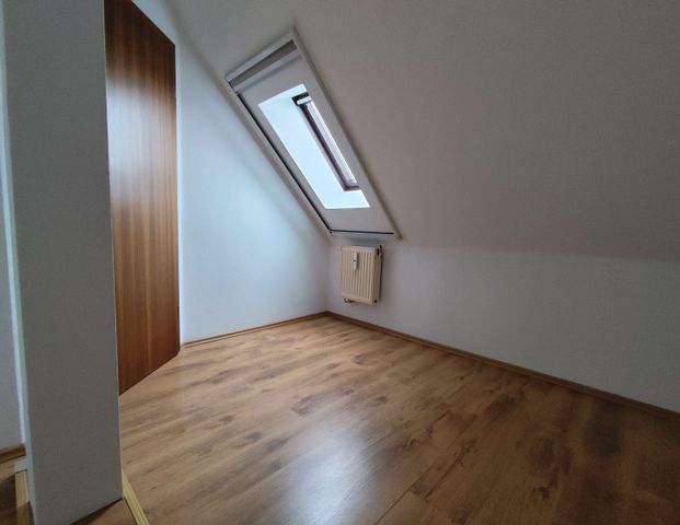 DG =2.OG ! gemütliche 3 Zimmer-Whg + EBK 25,- € moantl ! - Foto 1