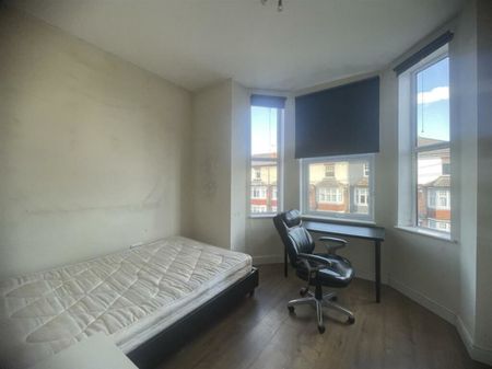 6 bed Semi-Detached House for Rent - Photo 4