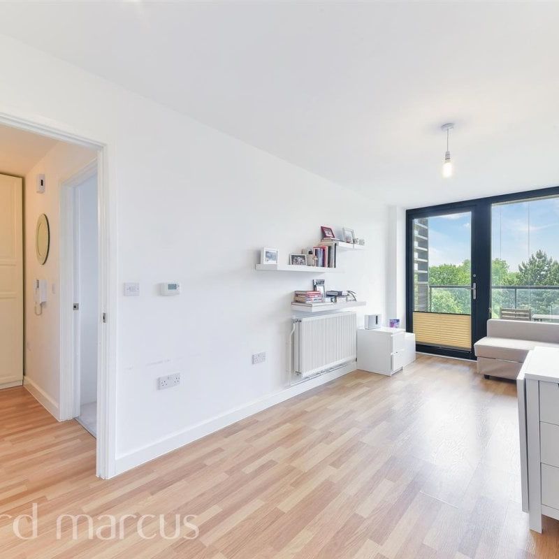 Bloemfontein Road, London - Photo 1