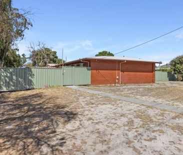 GREAT VALUE FAMILY HOME IN CONVENIENT LOCATION - Photo 1