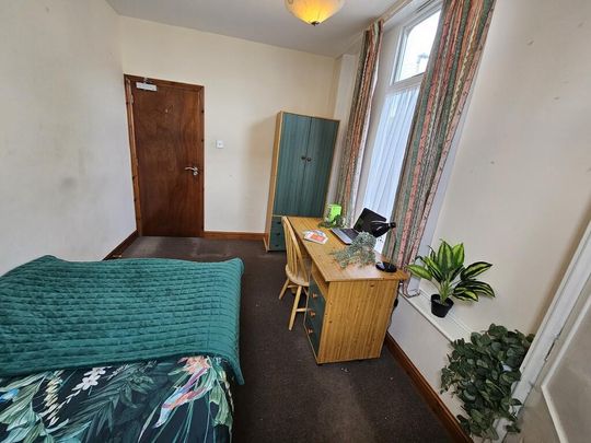 9 bedroom detached house to rent - Photo 1