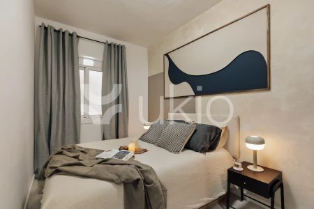 Barcelona - Photo 2
