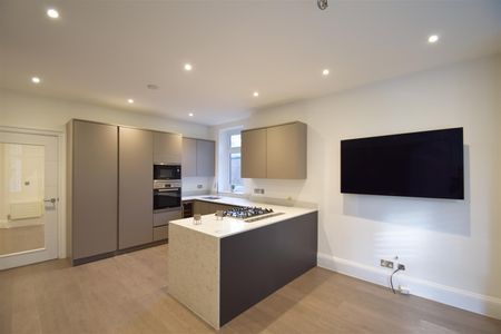 Greenbank, Green Lane, Northwood, HA6 - Photo 5