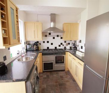 4 bedroom semi-detached house to rent - Photo 6