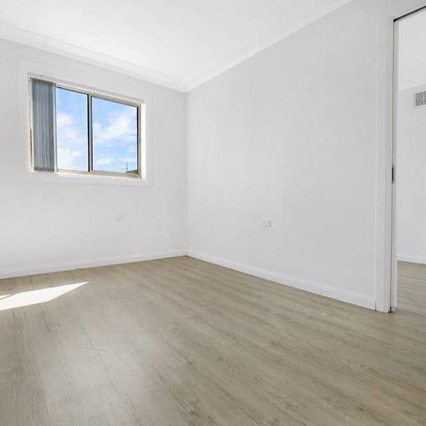 STUNNING 1 BEDROOM MODERN RENOVATED APARTMENT - Photo 1