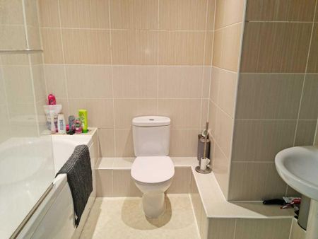 2 bedroom ground floor flat to rent - Photo 5